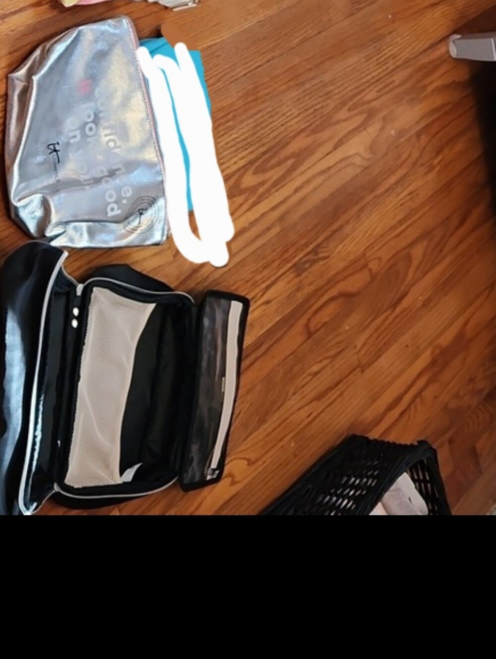 Various size cosmetic bags.